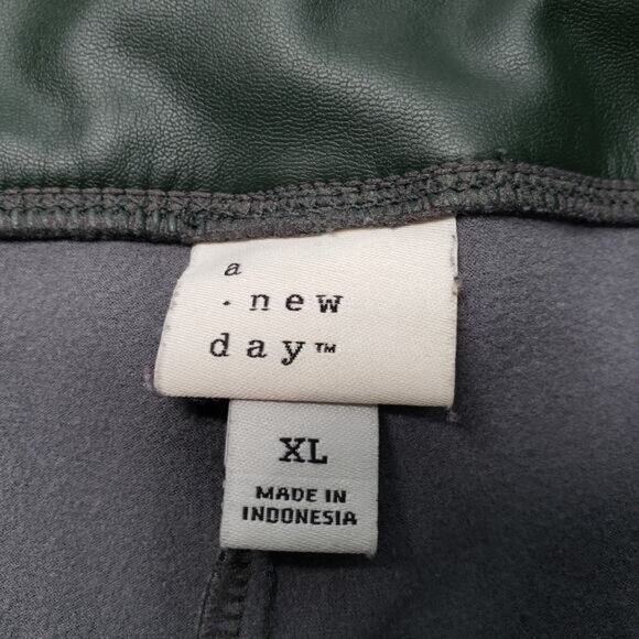 A New Day Faux Leather Leggings Womens XL Green Fleece Lined Matte High Waisted - Picture 3 of 16